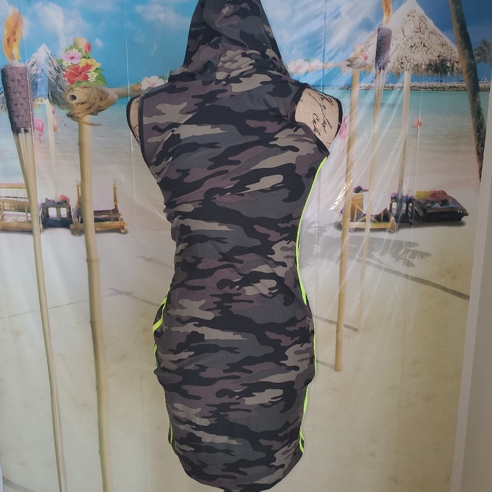 Camo Short Sleeve Hooded Casual Dress - Picture 8 of 8
